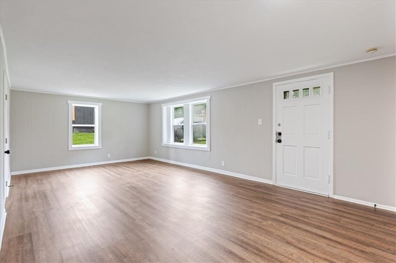 705 Yoeke St, Tonganoxie, KS 66086