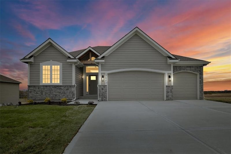 17507 Grey Hawke Rg, Smithville, MO 64089