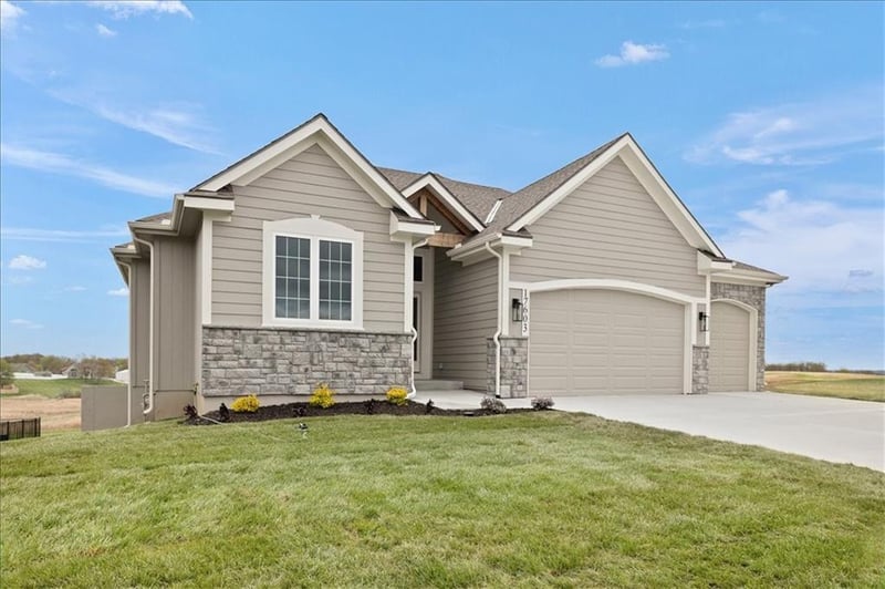 17507 Grey Hawke Rg, Smithville, MO 64089