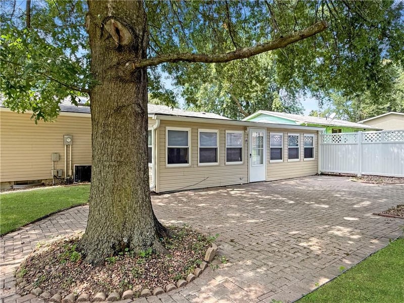 2101 Willow St, Higginsville, MO 64037