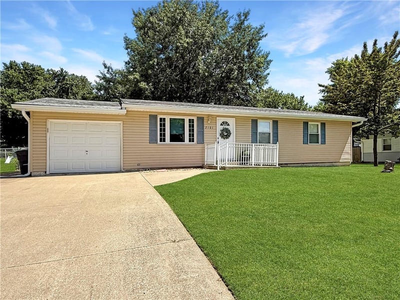 2101 Willow St, Higginsville, MO 64037