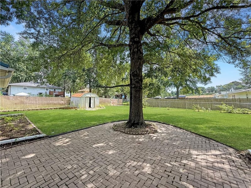 2101 Willow St, Higginsville, MO 64037