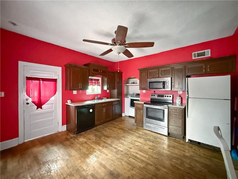 310 23rd St, Higginsville, MO 64037