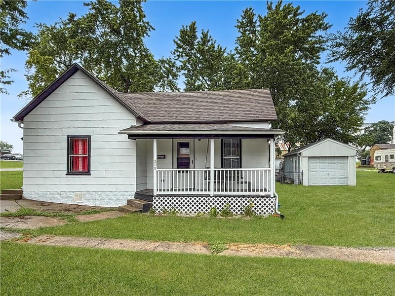 310 23rd St, Higginsville, MO 64037