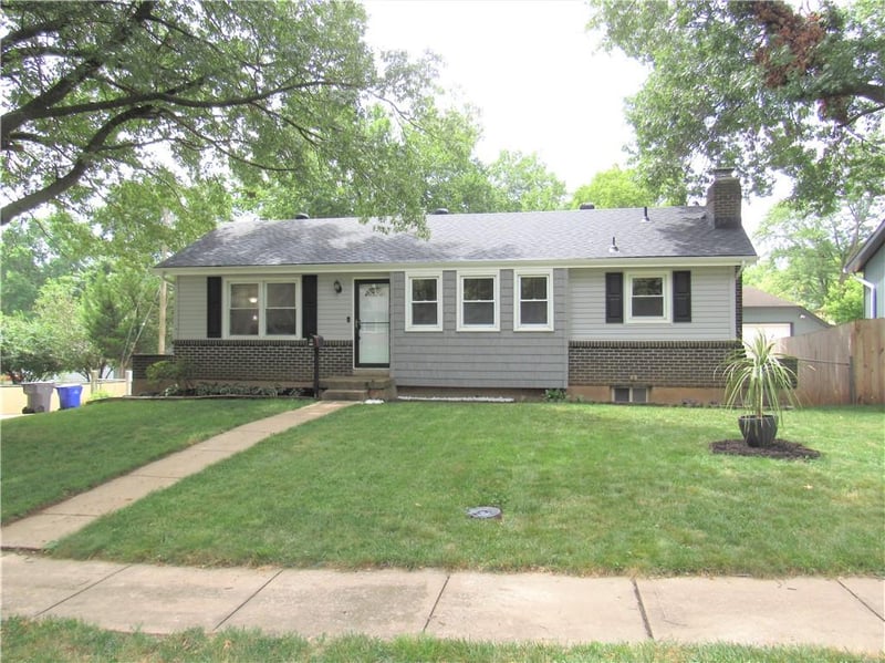 605 Johnston St, Olathe, KS 66061
