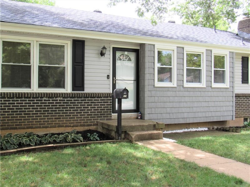 605 Johnston St, Olathe, KS 66061