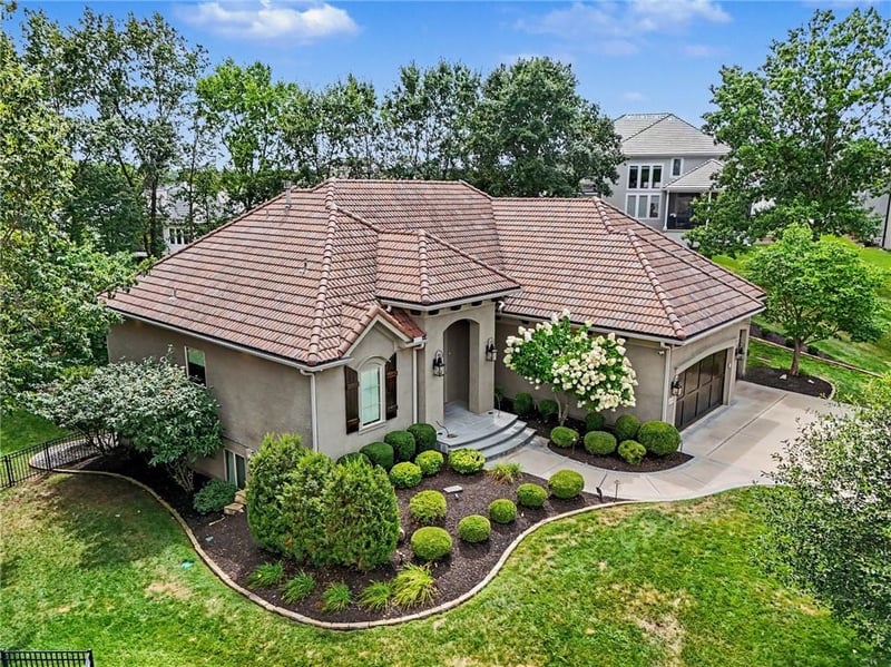 5950 N Saline Ave, Kansas City, MO 64151