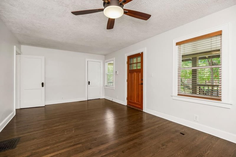 5026 Virginia Ave, Kansas City, MO 64110