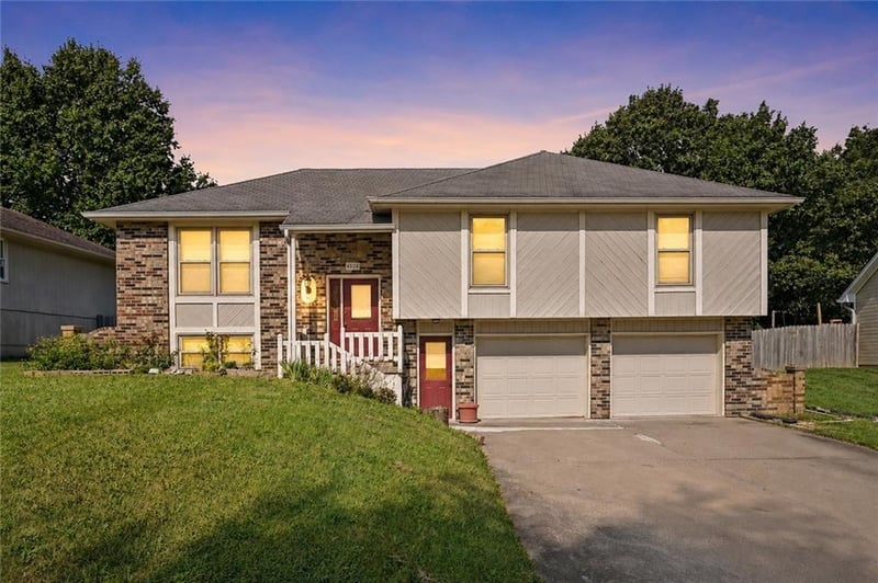4006 31st St, St Joseph, MO 64506