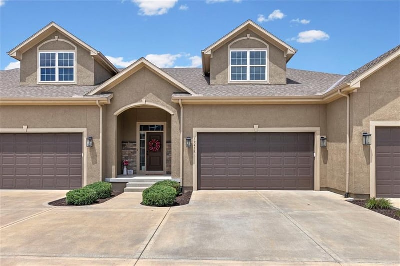 17418 Raintree Dr, Olathe, KS 66062