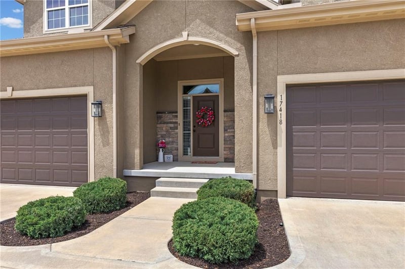 17418 Raintree Dr, Olathe, KS 66062