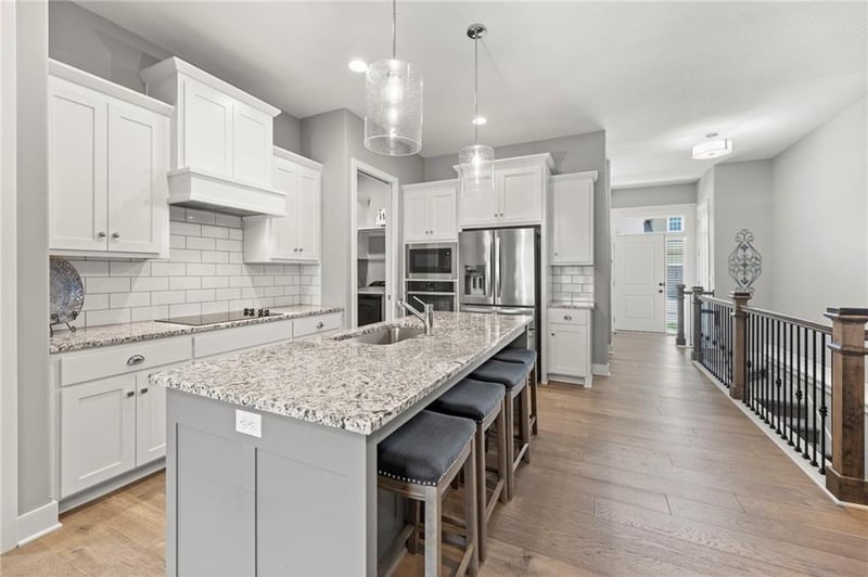 17418 Raintree Dr, Olathe, KS 66062