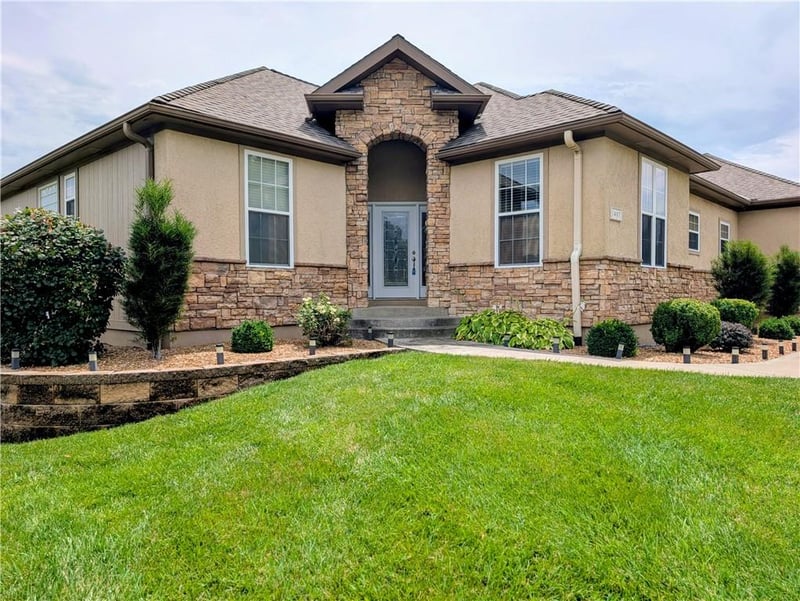 1407 Bear Creek Cir, Warrensburg, MO 64093