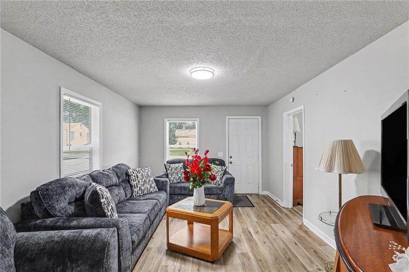 307 Walter Ln, St Joseph, MO 64504