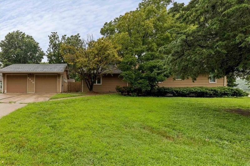 7900 Tennessee Ave, Raytown, MO 64138