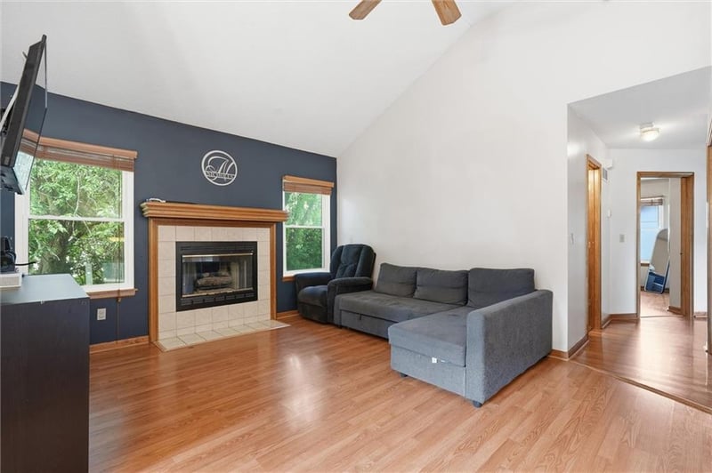 1104 Park Dr, Greenwood, MO 64034