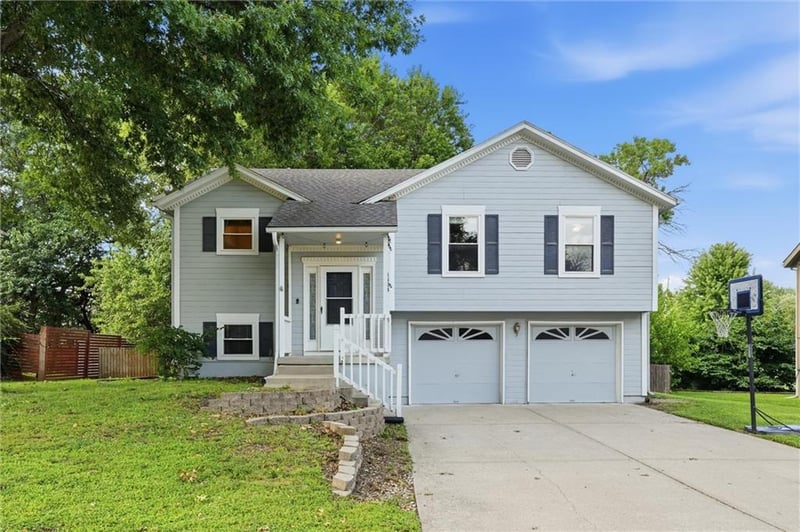 1104 Park Dr, Greenwood, MO 64034