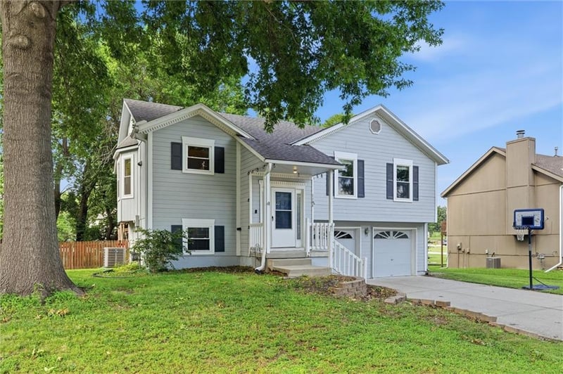 1104 Park Dr, Greenwood, MO 64034
