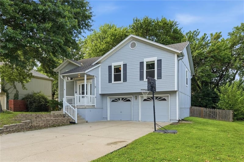 1104 Park Dr, Greenwood, MO 64034
