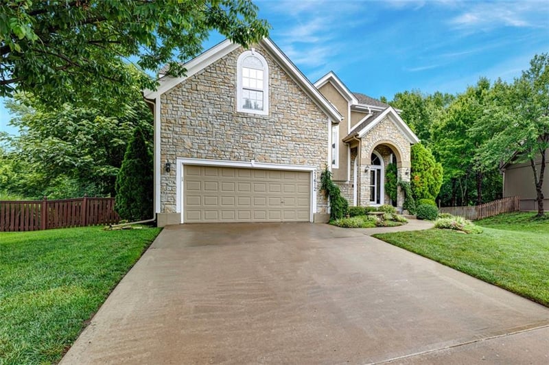 21612 61 St, Shawnee, KS 66218