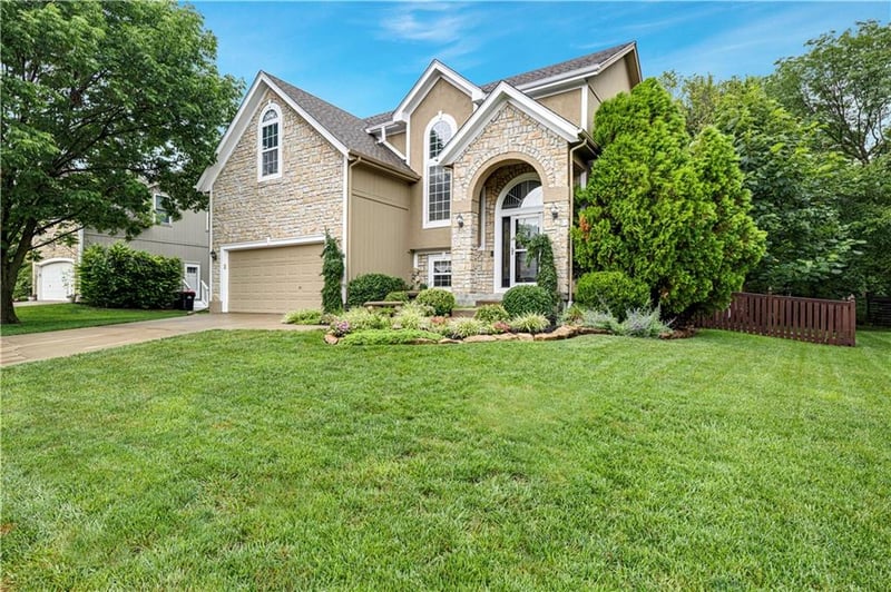 21612 61 St, Shawnee, KS 66218