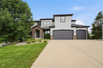 9314 163rd Ter, Overland Park, KS 66085