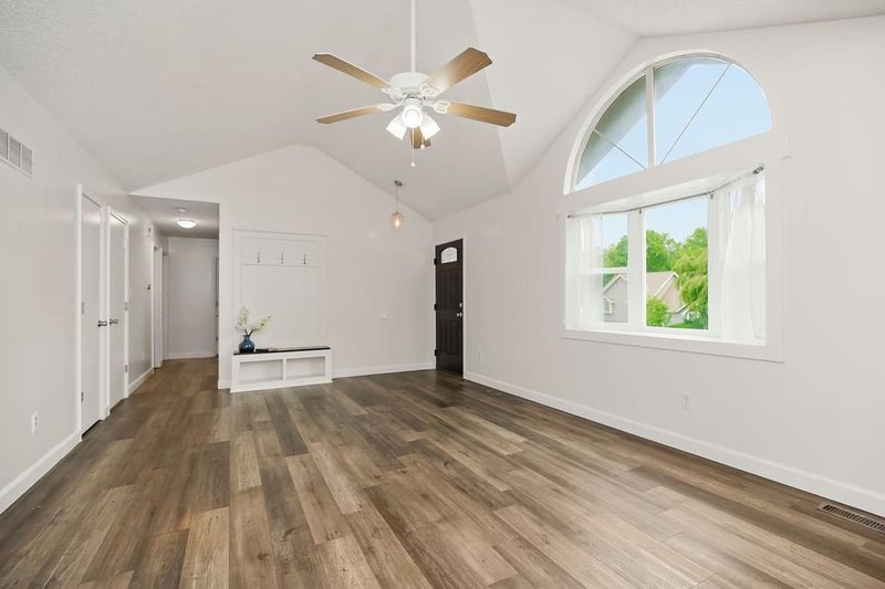 2133 Chipman Rd, Lee's Summit, MO 64086