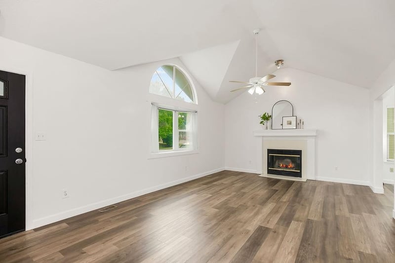 2133 Chipman Rd, Lee's Summit, MO 64086