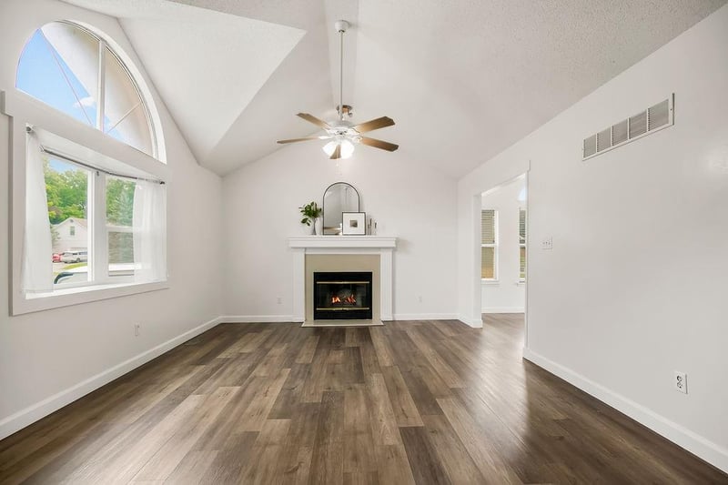 2133 Chipman Rd, Lee's Summit, MO 64086