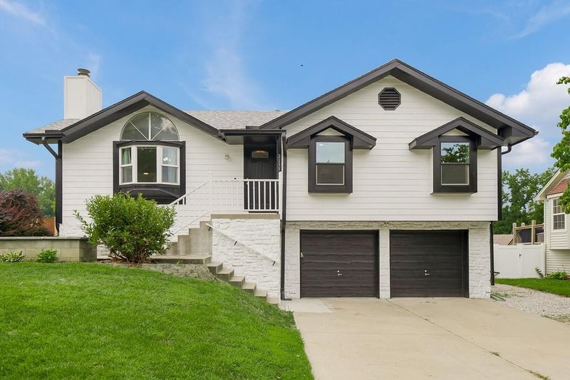 2133 NE Chipman Rd, Lee's Summit, MO 64086
