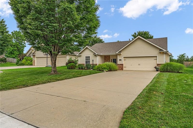 5228 Campbell Pl, Lawrence, KS 66049