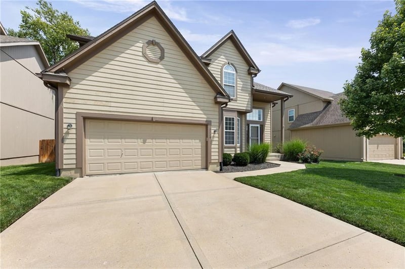 13229 Knox St, Overland Park, KS 66213
