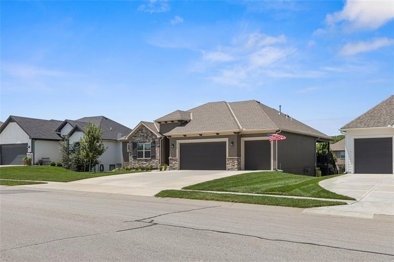 19700 Norton St, Spring Hill, KS 66083