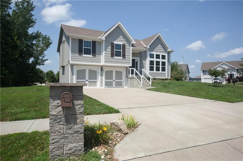 8908 117th Ter, Kansas City, MO 64157
