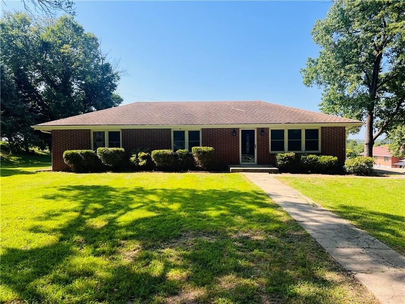 4 Neumann Dr, Atchison, KS 66002