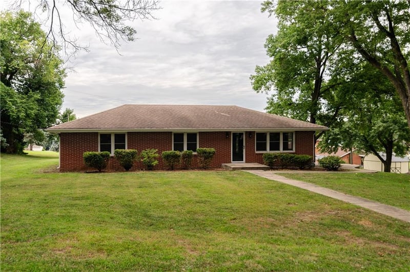4 Neumann Dr, Atchison, KS 66002