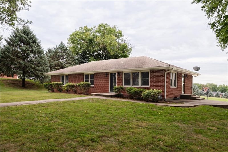 4 Neumann Dr, Atchison, KS 66002
