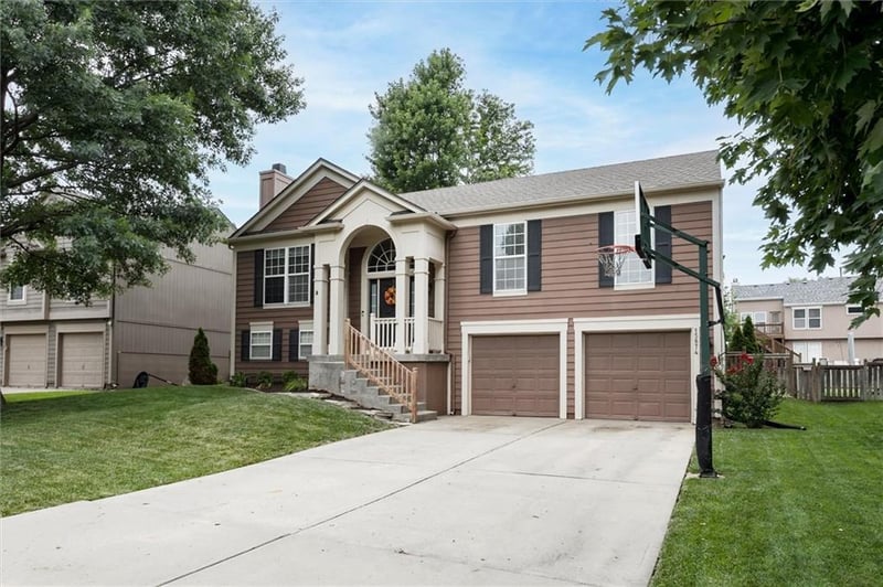15874 158th St, Olathe, KS 66062