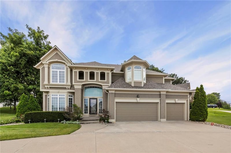 1441 Daltons Ridge Dr, Lee's Summit, MO 64064