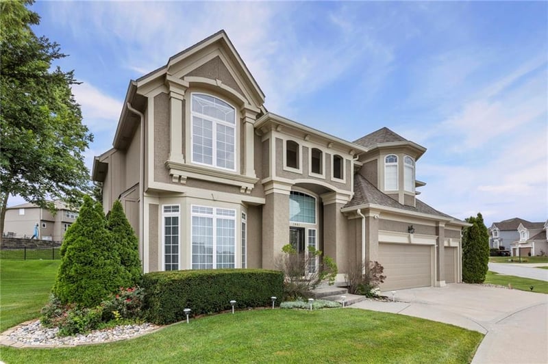 1441 Daltons Ridge Dr, Lee's Summit, MO 64064