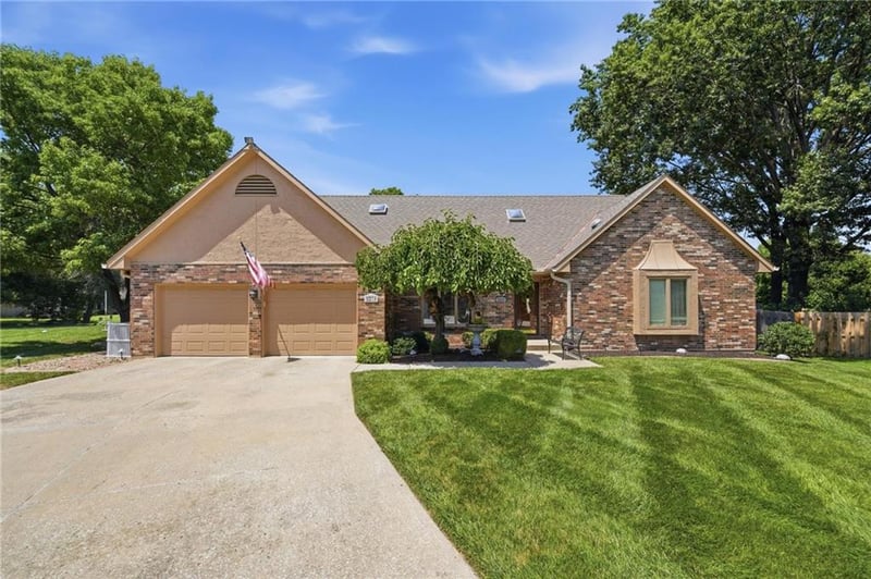 9314 117th St, Overland Park, KS 66210