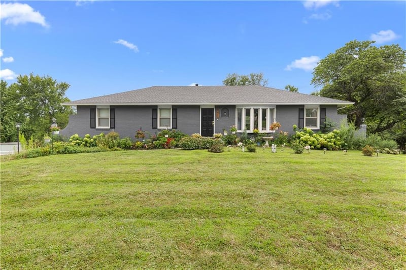 7611 Harry S Truman Dr, Grandview, MO 64030