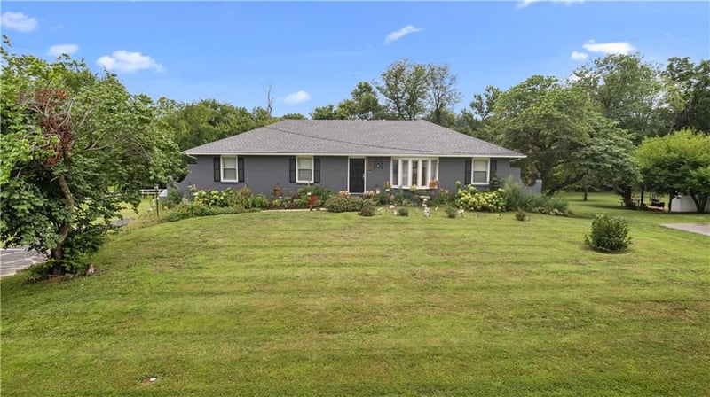 7611 Harry S Truman Dr, Grandview, MO 64030