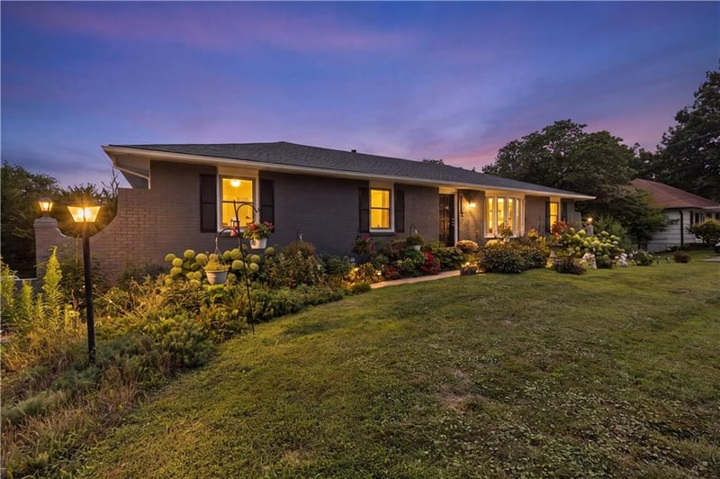 7611 Harry S Truman Dr, Grandview, MO 64030