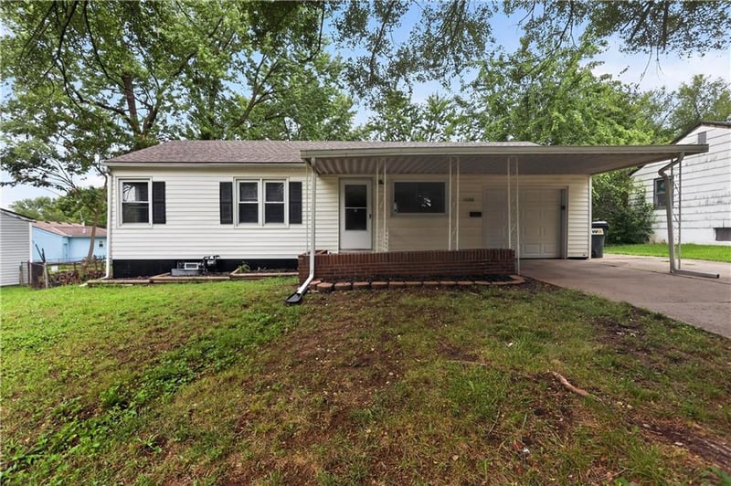 16703 2 St, Independence, MO 64056