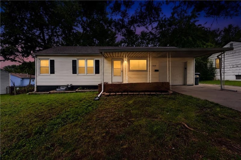 16703 2 St, Independence, MO 64056