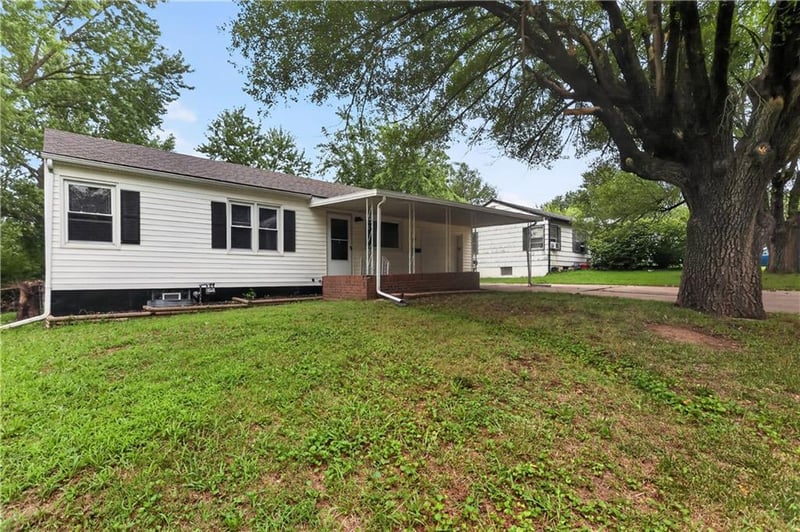 16703 2 St, Independence, MO 64056