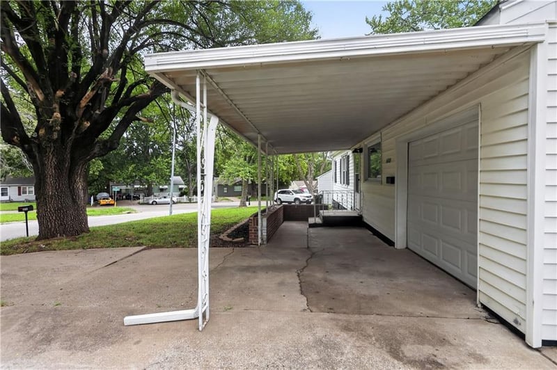16703 2 St, Independence, MO 64056