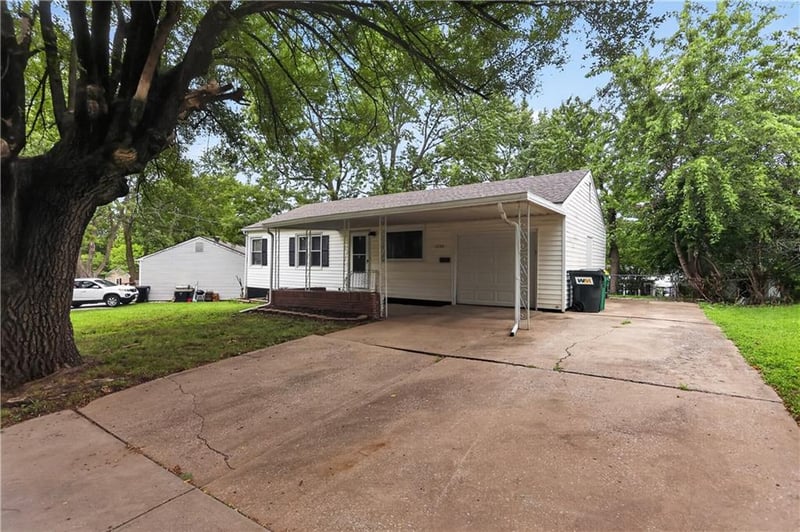 16703 2 St, Independence, MO 64056