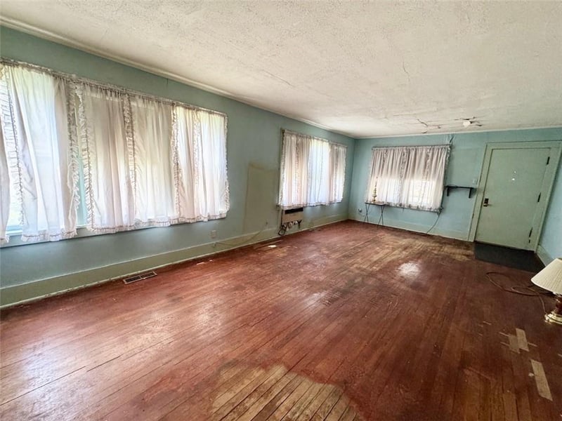 2319 Circle Dr, St Joseph, MO 64505